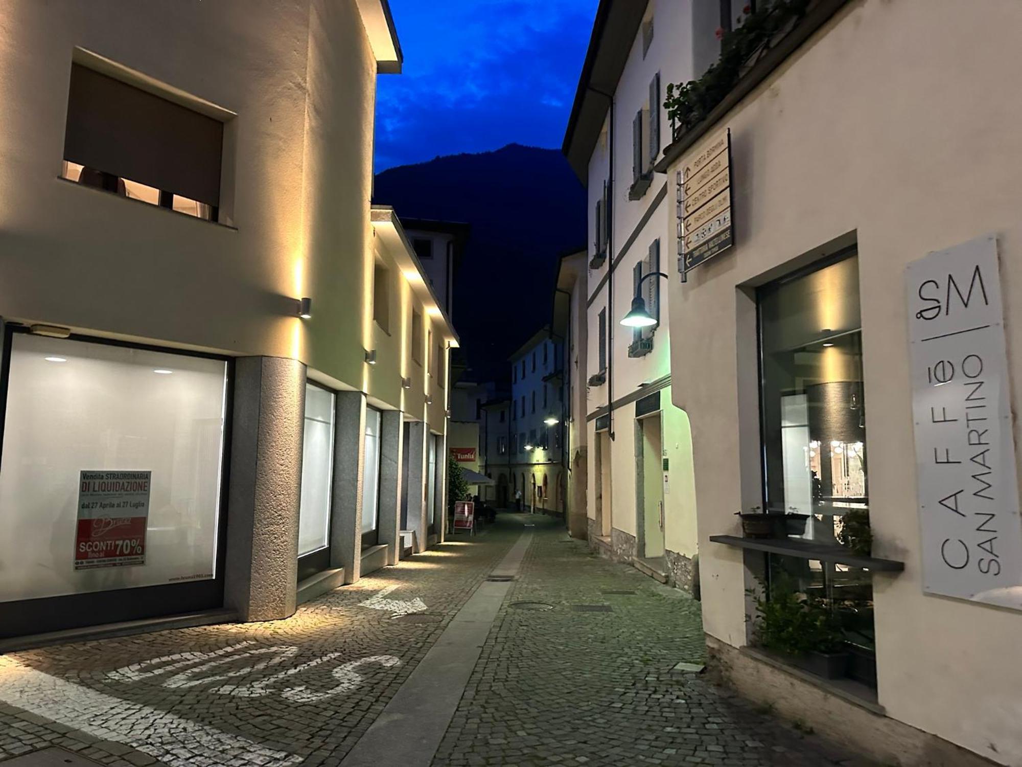 Flat In City Centre Tirano - 10 Minutes From Bernina Express Apartment Exterior photo